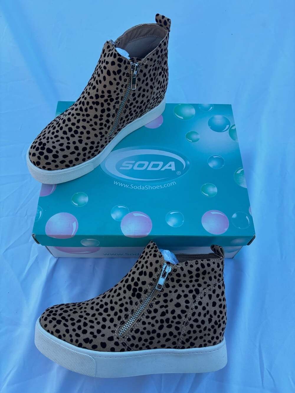 Soda Taylor-G Wedge Sneaker Size 6 Leopard Print Side Zip Bootie